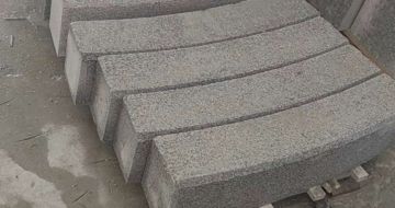 铜陵芝麻白弧形路牙石