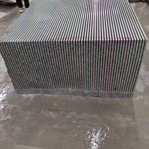 铜陵芝麻白毛板荒料切割