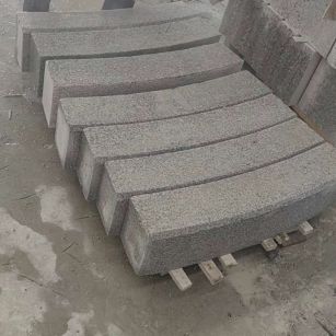 铜陵芝麻白弧形路牙石