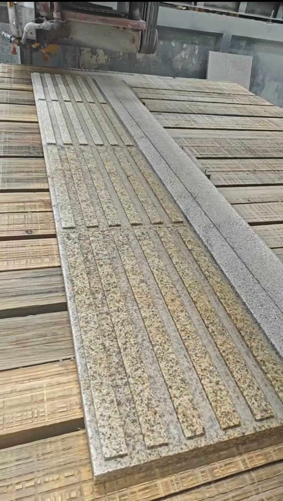 铜陵黄金麻盲道石 盲条