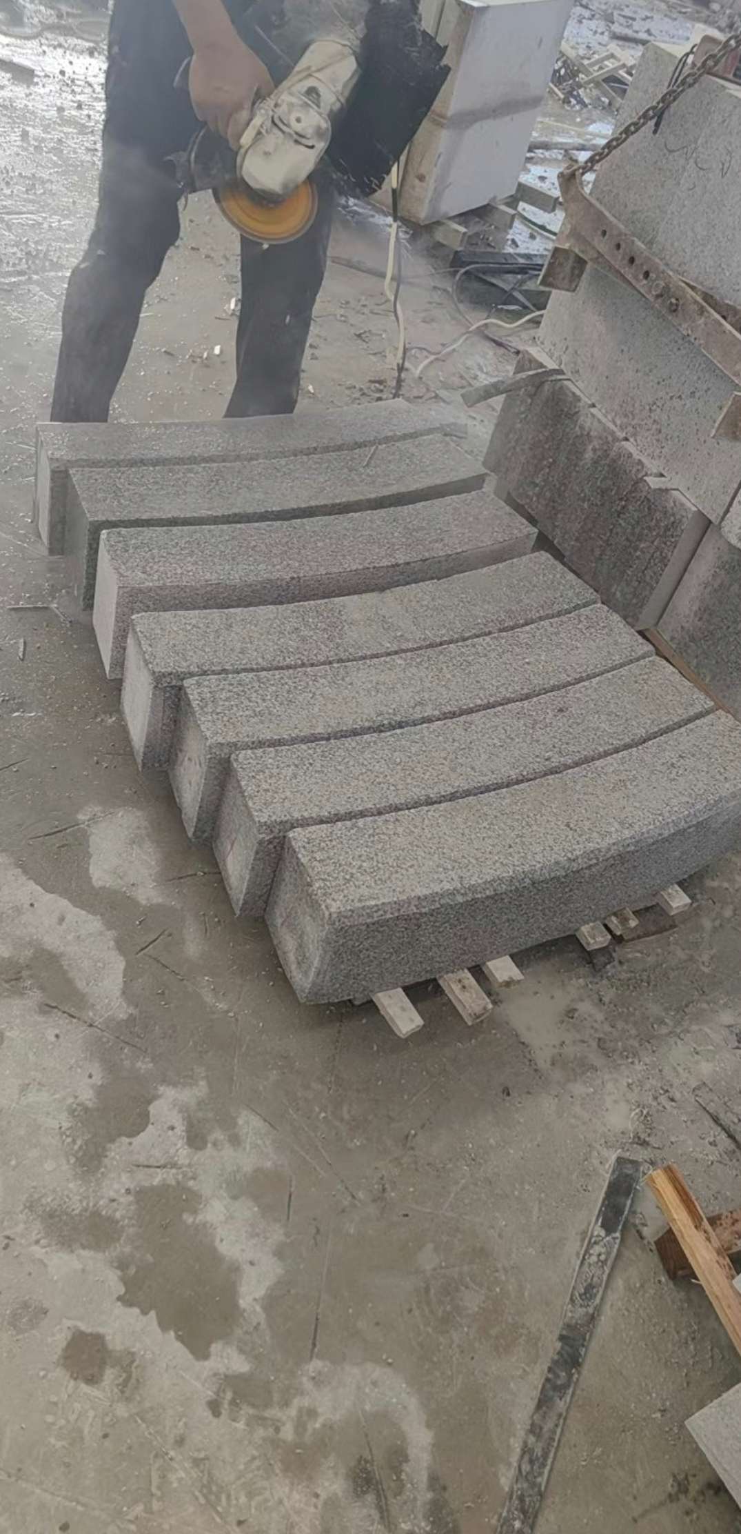 铜陵芝麻白弧形路牙石